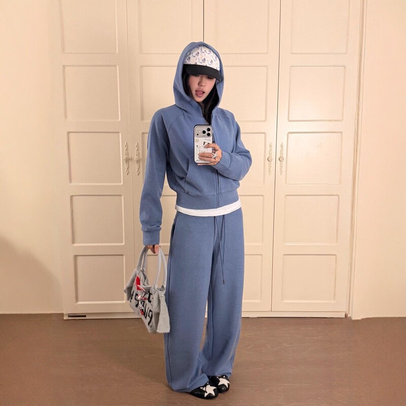 American-Style Streetwear Tracksuit for Women, Autumn Loose-Fitting Korean Fashion High-End Sweatshirt Casual Two-Piece Set for Running American-Style Streetwear Tracksuit for Women, Autumn Loose-Fitting Korean Fashion High-End Sweatshirt Casual Two-Piece Set for Running