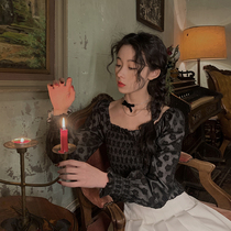 Plum cooked literary retro small plum jacquard smash short coat women slim French navel long sleeve T-shirt