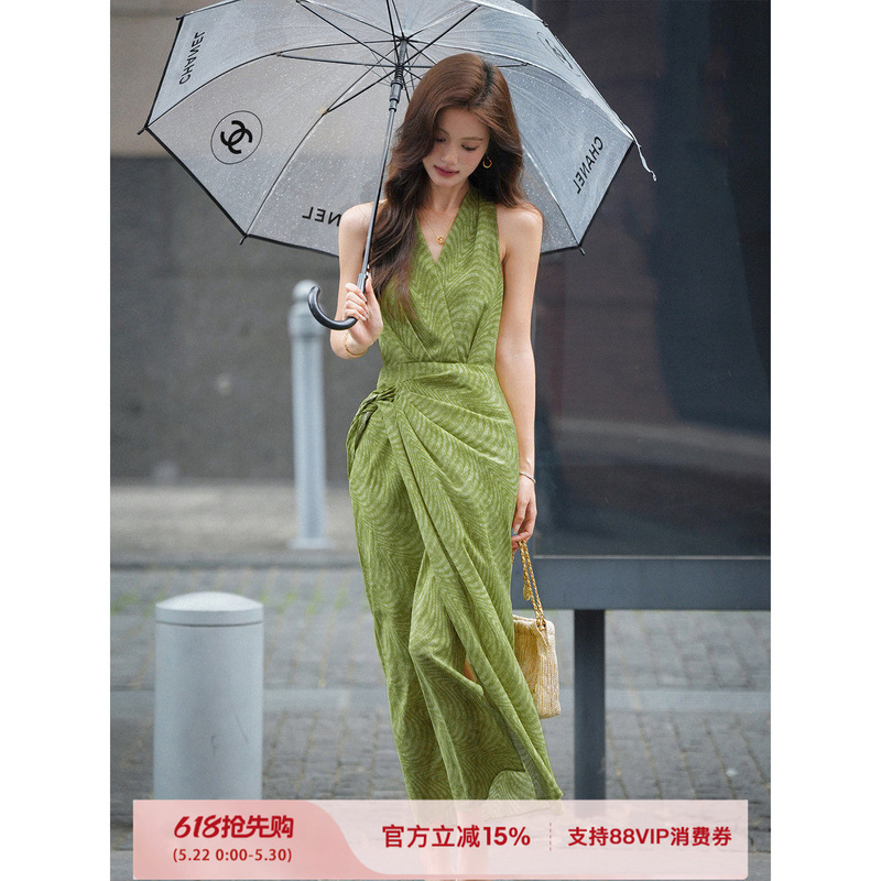 Plums Are Ripe. Blogger Feng's Halter Neck V-Neck Cross-Knot Vintage Dress with a Waist-Cinching Slimming Effect Plums Are Ripe. Blogger Feng's Halter Neck V-Neck Cross-Knot Vintage Dress with a Waist-Cinching Slimming Effect