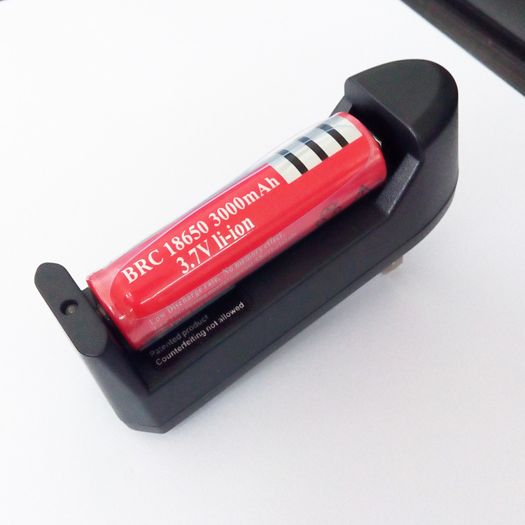18650 lithium battery large capacity 3 7V strong light flashlight battery charger