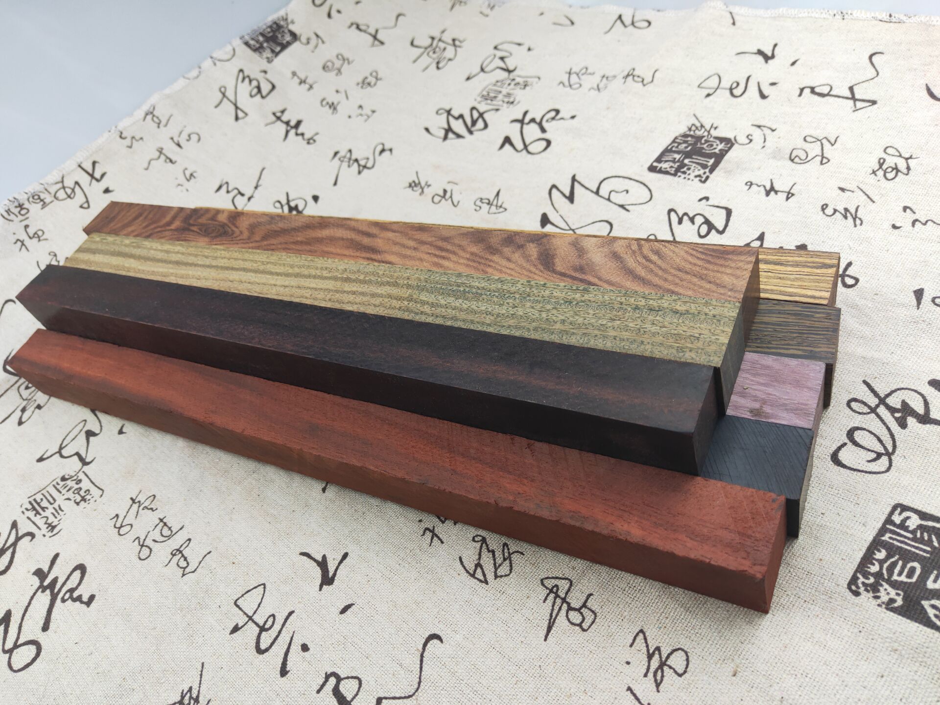 The audience is full of 60 Buddha beads wood hand string wood strip Buddha beads material diy wood 30*2 2*2 2