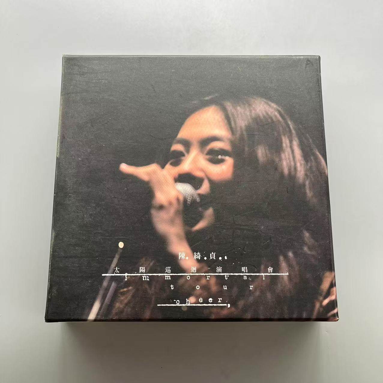 陈绮贞太阳巡迴演唱2DVD 2010年越工作室大纸盒首版写真册+大海报