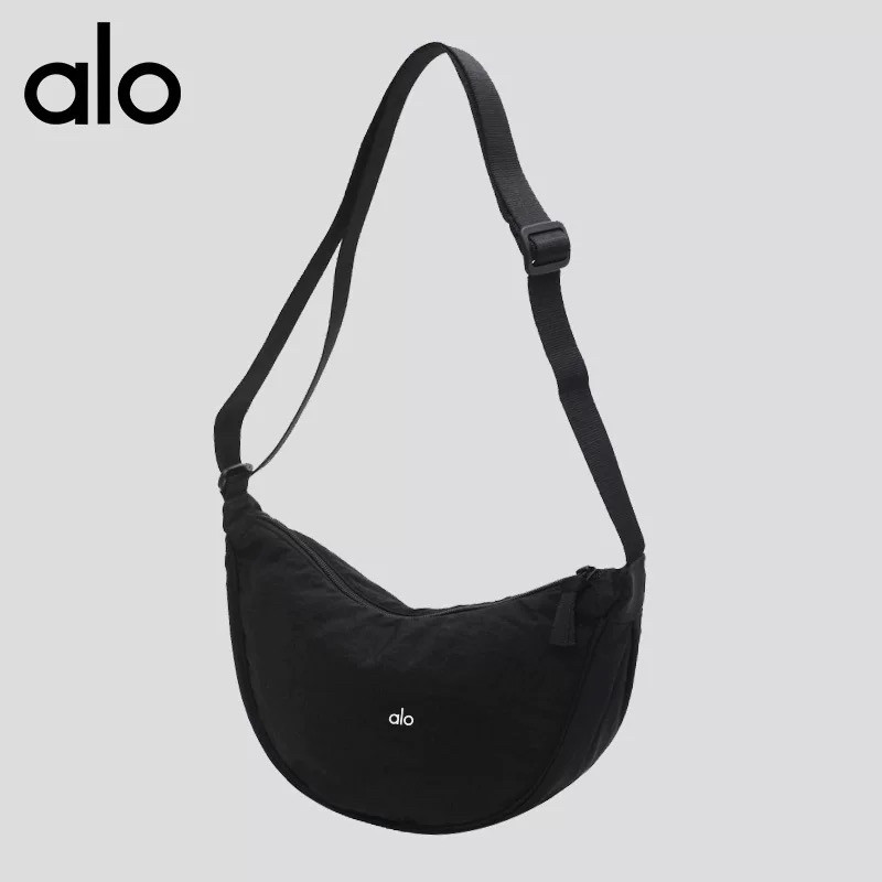 Alo-style crossbody dumpling bag recommendation | casual, versatile, and  spacious  perfect for commuting and travel!