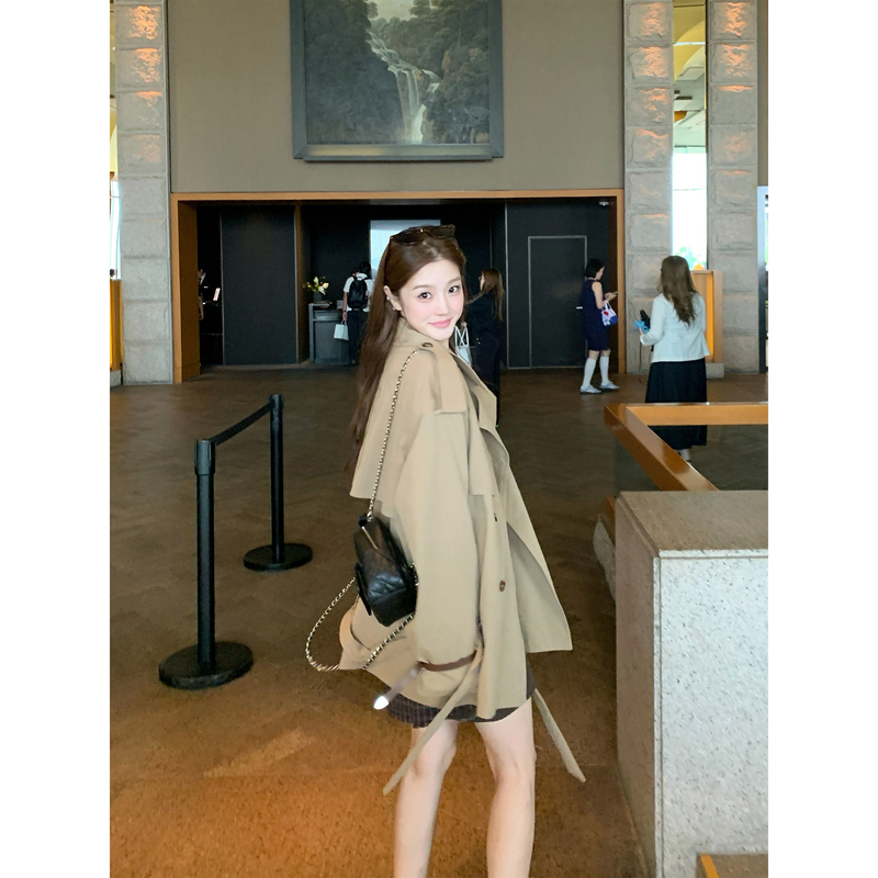 Summer Home Tencel Cotton Classic Khaki Double-Breasted Short Trench Coat for Women, Loose Fit for Petite Figures, Autumn Top Summer Home Tencel Cotton Classic Khaki Double-Breasted Short Trench Coat for Women, Loose Fit for Petite Figures, Autumn Top