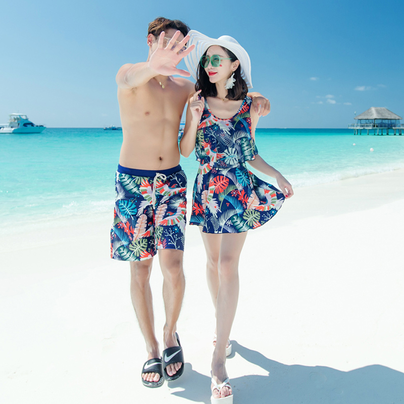 New listing couple swimsuit women's two sets with slim fit and slim cover conservative men's beach pants swimming trunks chic sea