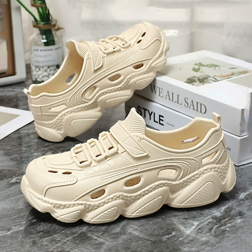 Летние тапочки в стиле Crocs, пляжные женские босоножки, коллекция 2025 года, закрытые носок и пятка, размер, пляжный стиль, подходят для носки на улице