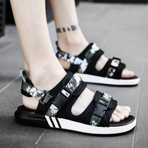  Summer teenagers 10 wear soft-soled sandals outside 12 small boys 13 junior high school students 15-year-old children trend beach shoes