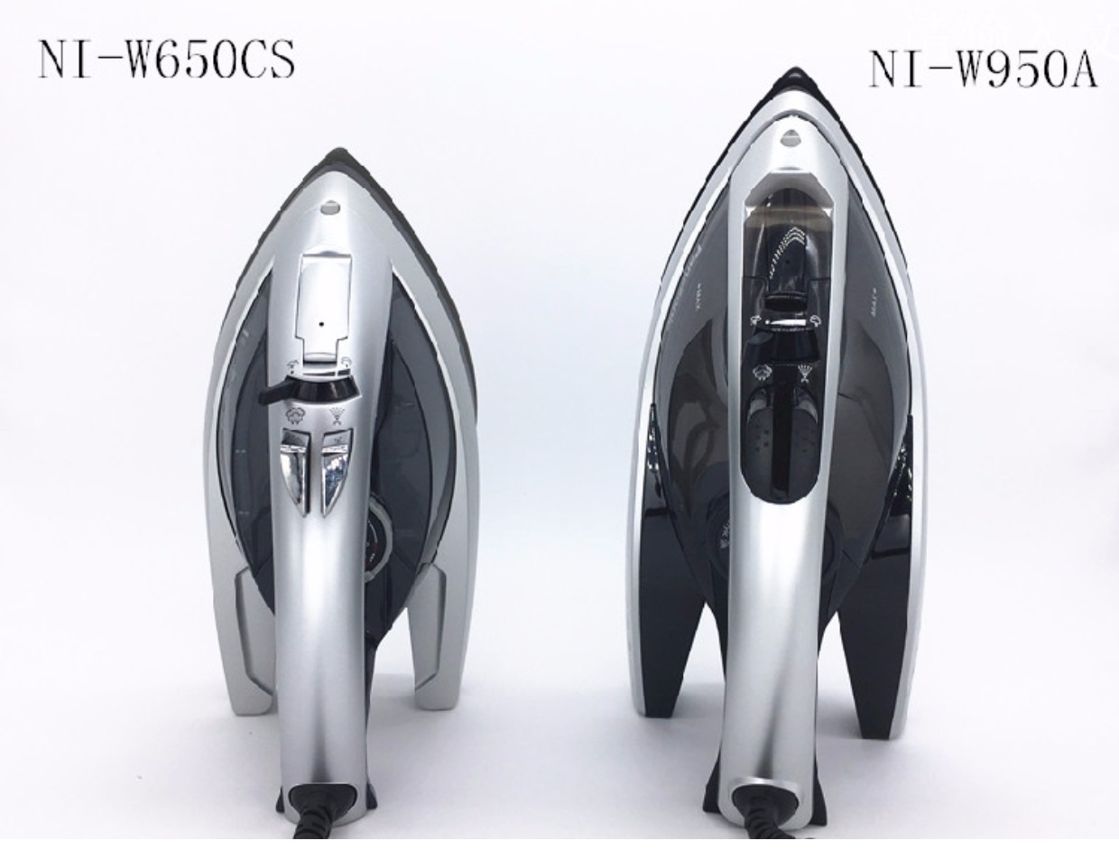 bàn là cây philips gc518 Nhật Bản nhập khẩu Bàn ủi hơi nước gia đình Panasonic công suất cao cầm tay ủi quần áo điện W950A - Điện sắt giá bàn ủi