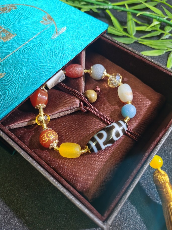 Natural Tibetan real products to pure dZi beads natural agate jade medullary beads hand strings Tibetan features male and female hand chains-Taobao