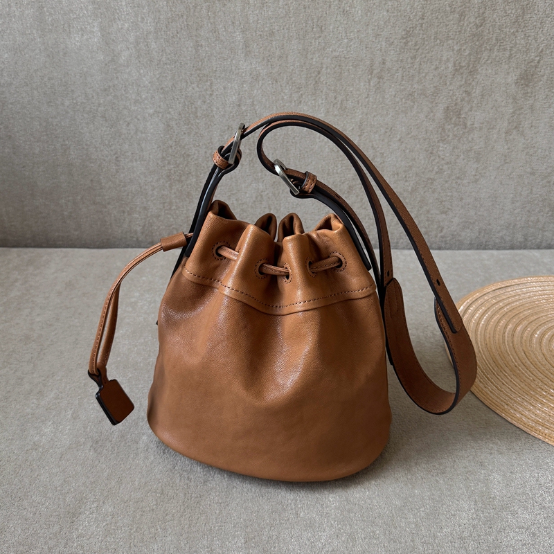 Cloud Water Collection Vegetable-Tanned Sheepskin Cloud Comfort Small Bucket Bag Casual Shoulder Crossbody Drawstring Bucket Bag Commuting Small Bag Soft Leather