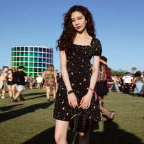 2021 Summer Song Yan stars with the same section Black sweet and beautiful retro square with printed Snow Textile Crushed Flowers dress