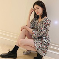 Star Jiang Alienated the same V collar light ripeny wind and dress Skirt Crushed dresses 2020 Summer closets Lean Temperament