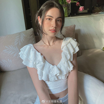 Thai Mai stars with the same style v style v collar short lotus leaf lace blouse white short sleeve small shirt with red shoulder lace gown