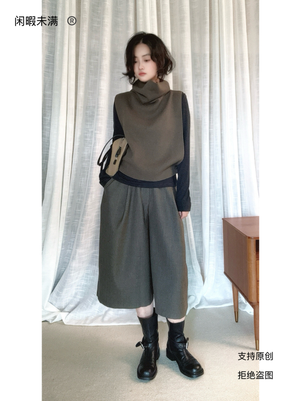 Leisure Time Is Not Over, but the Vest Is Being Transformed into a Minimalist, Loose-Fitting, Slimming, Versatile Knit Sweater with a High Collar for Autumn and Winter Leisure Time Is Not Over, but the Vest Is Being Transformed into a Minimalist, Loose-Fitting, Slimming, Versatile Knit Sweater with a High Collar for Autumn and Winter