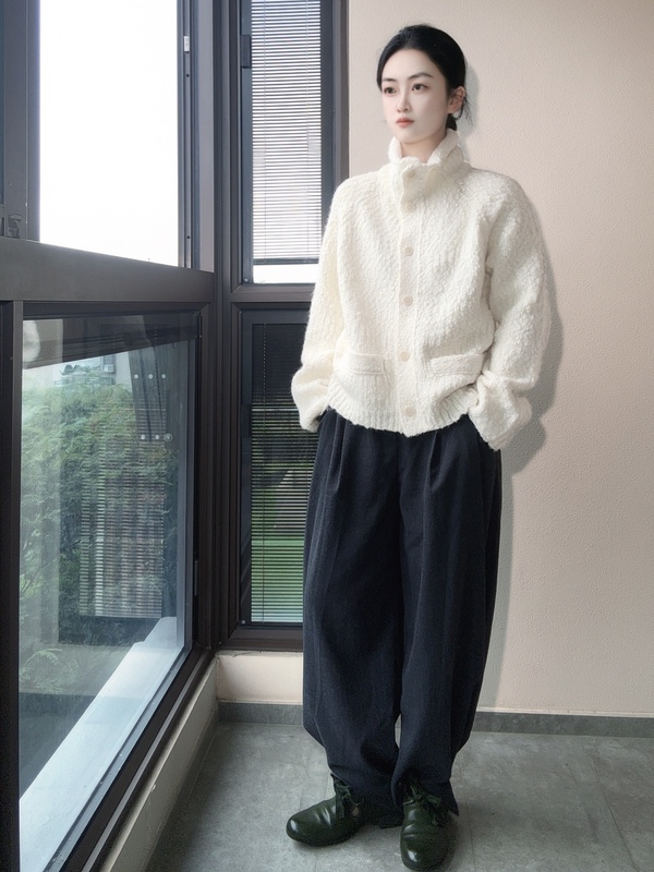 Minimalist Long-Sleeve Double Yarn Wool Sweater'Jiaojie' for Winter