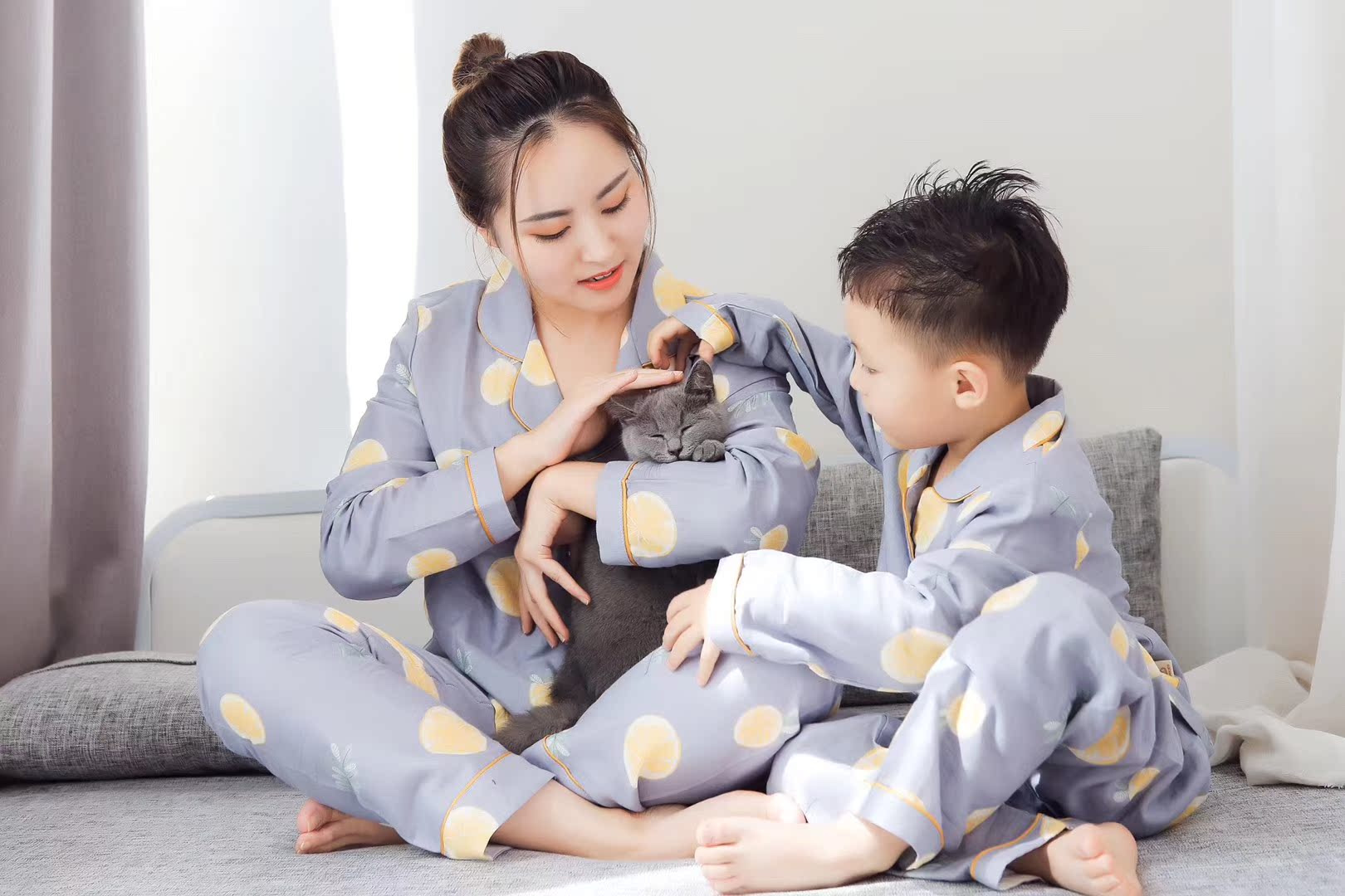 Magic little meow couple pajamas Autumn children's long-sleeved cotton can be worn outside the spring and autumn parent-child home suit set