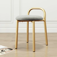 Золотая нога серая пухлая ткань