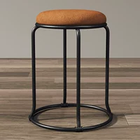 Черно -поднятое коричневое белье