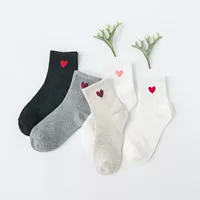 Phiên bản mới 2017 của Hàn Quốc của tất nữ bằng vải cotton trong ống trong tất vớ tôi yêu con trai học đại học hình trái tim gió màu rắn vớ hoa cúc