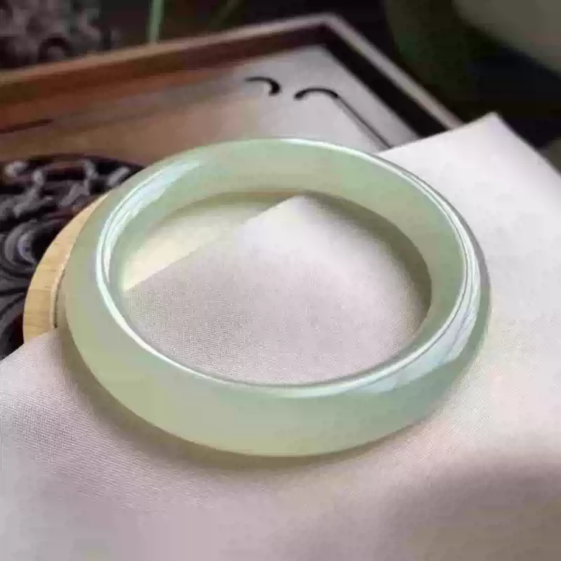 天然和田玉高冰蜂蜜水正装晴水玉手镯保真毕业级国家认证