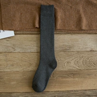 Легкие носки с глубоким серым и средним