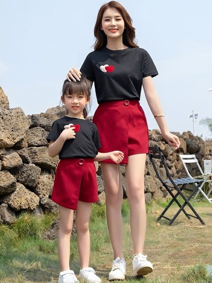 亲子时装亲子装夏装2023新款潮一家三口四口红爱心恤洋气母子母女
