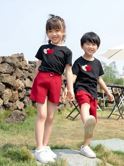 亲子时装亲子装夏装2023新款潮一家三口四口红爱心恤洋气母子母女