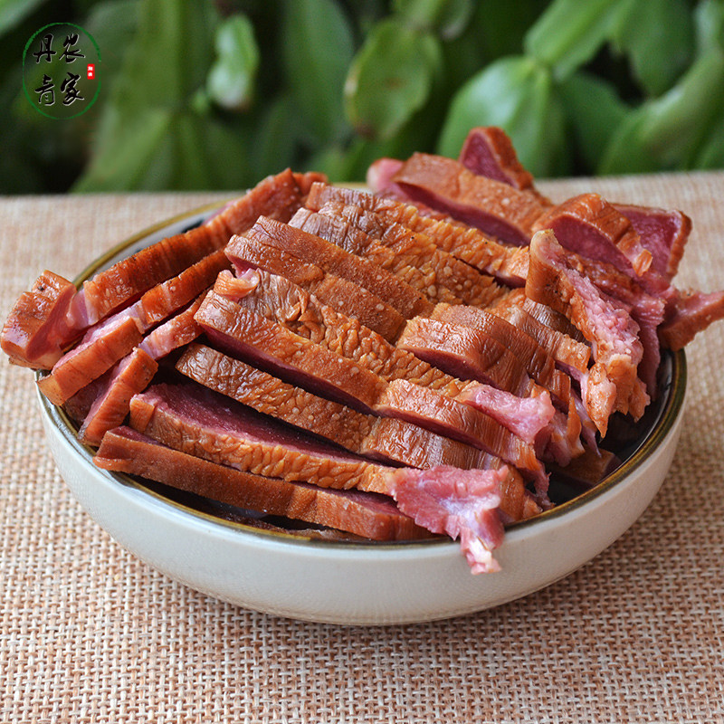 Hunan farmhouse homemade firewood smoked pork tongue slices semi-finished bacon tea oil withered shell smoked sausage