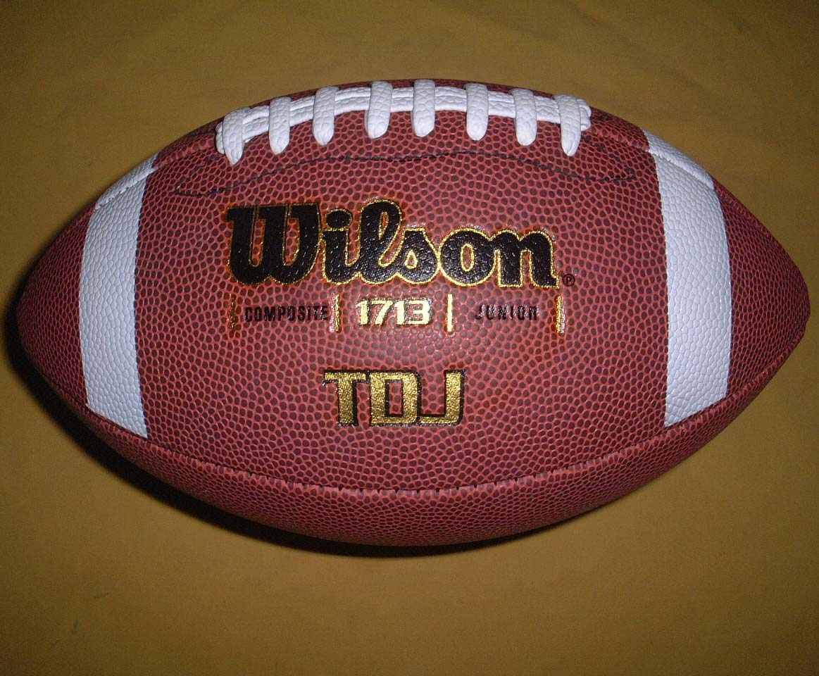 Authentic Wilson Weir chiến thắng trong cuộc thi đào tạo học sinh tiểu học và trung học cơ sở số 6 số 7 chống bóng đá trẻ em - bóng bầu dục bóng rugby