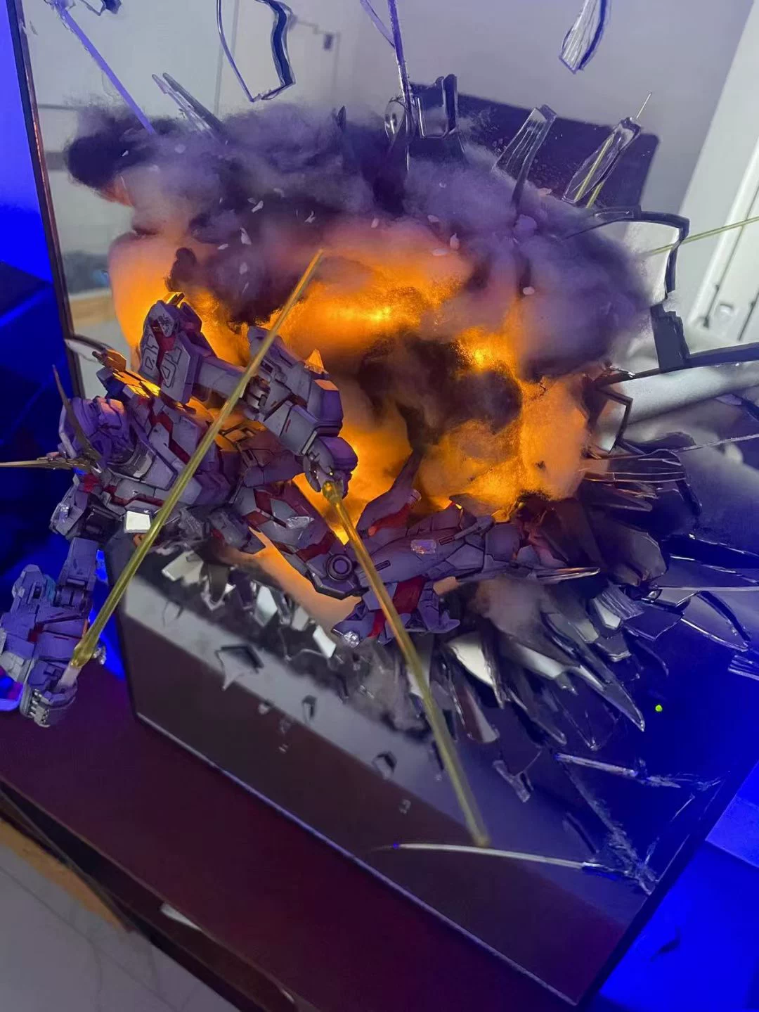 Модифицированная модель Gundam Unicorn PG/MG 1/100 серия на зеркалировании геральдического стиля