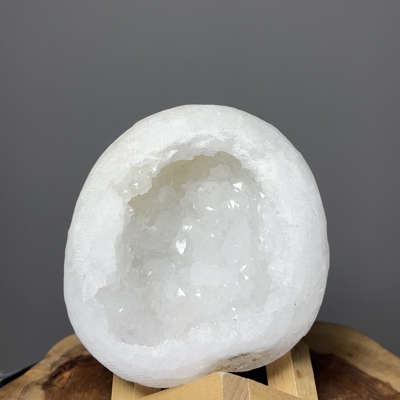 Natural White Crystal Geode Crystal Cluster Demagnetized Geode Stone Crystal Bowl Treasure Bowl Crystal Raw Stone Geode Ornament