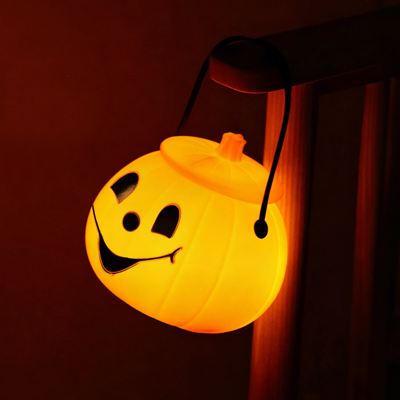 Halloween pumpkin lanterns, candy buckets, lantern jars, baskets, boxes, trick-or-treating bags, props, decorations