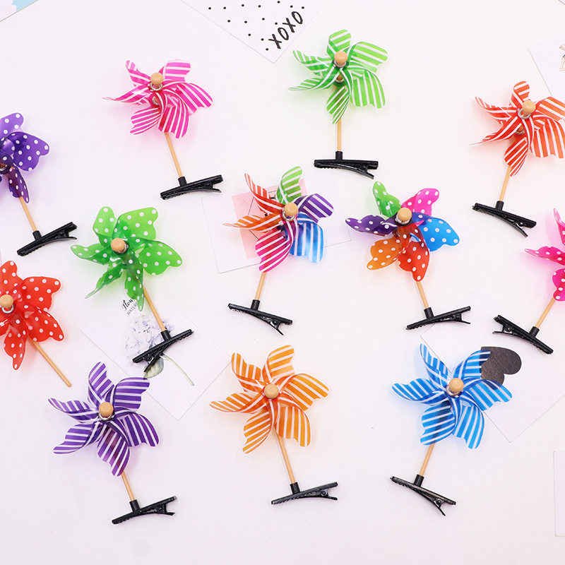 Street stall selling colorful pinwheel hairpin cute princess mini kindergarten hairpin small gift