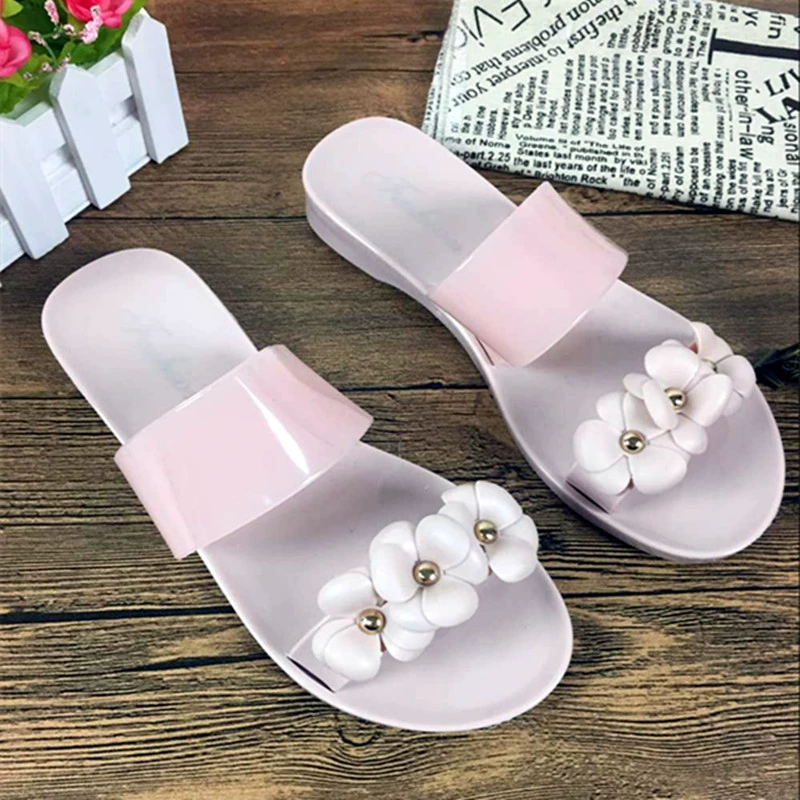 2017 mới trong suốt pha lê dép và dép nữ camellia flat từ dép nhựa non-slip giày bãi biển jelly dép xỏ ngón nữ