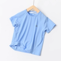 Синяя футболка с коротким рукавом