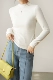 Белый цветной лонгслив, высокий воротник