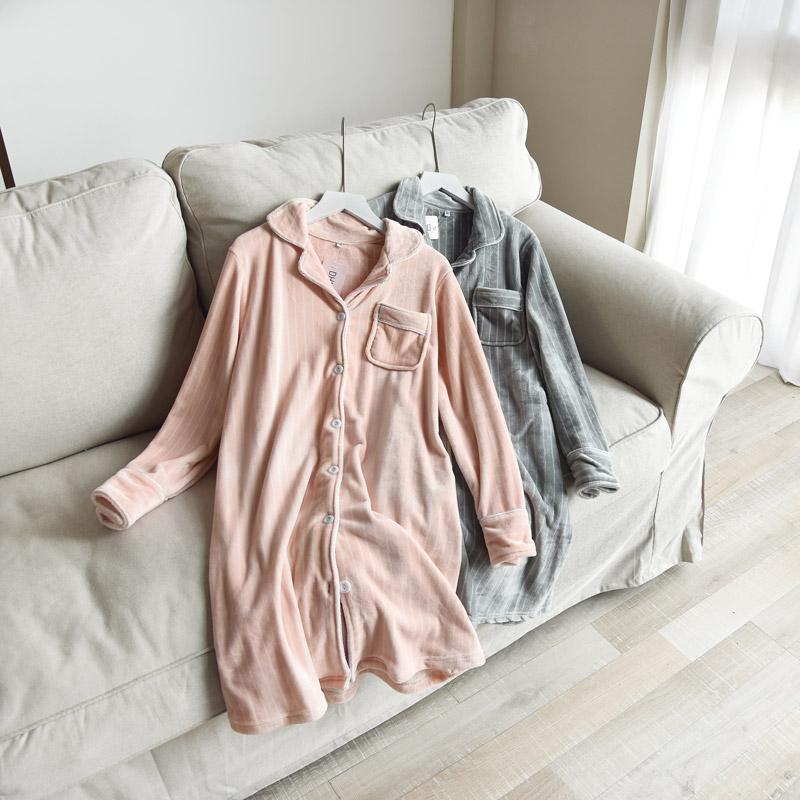 蜜 款 Quần áo ngủ nữ flannel nữ quần áo mềm mại ấm áp và thoải mái thoải mái áo choàng mùa thu đông áo choàng ngủ