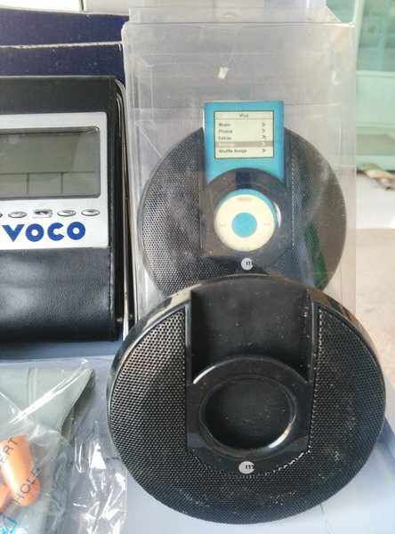 Apple's small speaker uses a 2-section battery 5 5