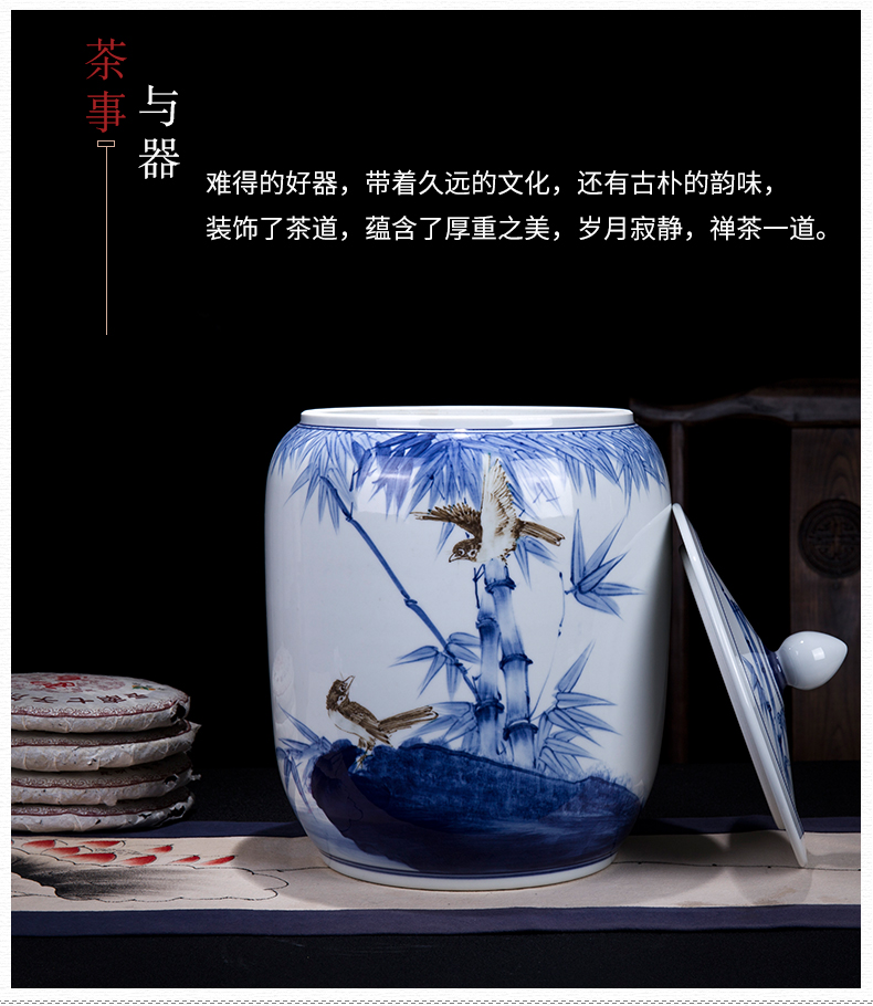 The New Chinese blue and white porcelain of jingdezhen ceramics means safe bamboo caddy fixings household seal barrel storage tank