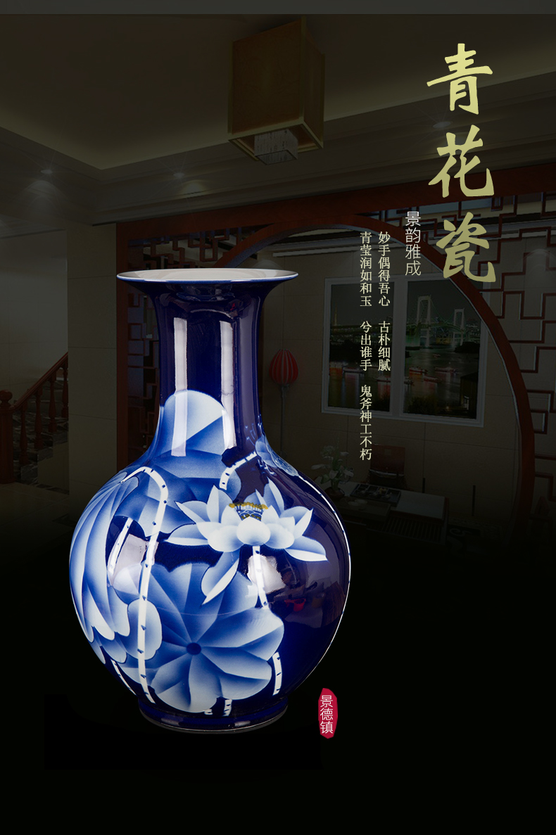 New Chinese style household jingdezhen ceramic vase decoration furnishing articles blue and white porcelain arts and crafts porcelain decoration in living room