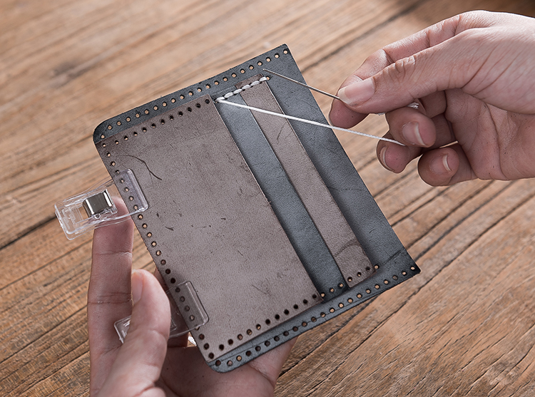 DIY chất liệu gói ví da sáp sương mù khâu riêng với đồng xu bỏ túi cá tính hỗ trợ màu chữ - Ví tiền túi cầm tay nam