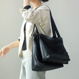 Вместительная и большая сумка на одно плечо