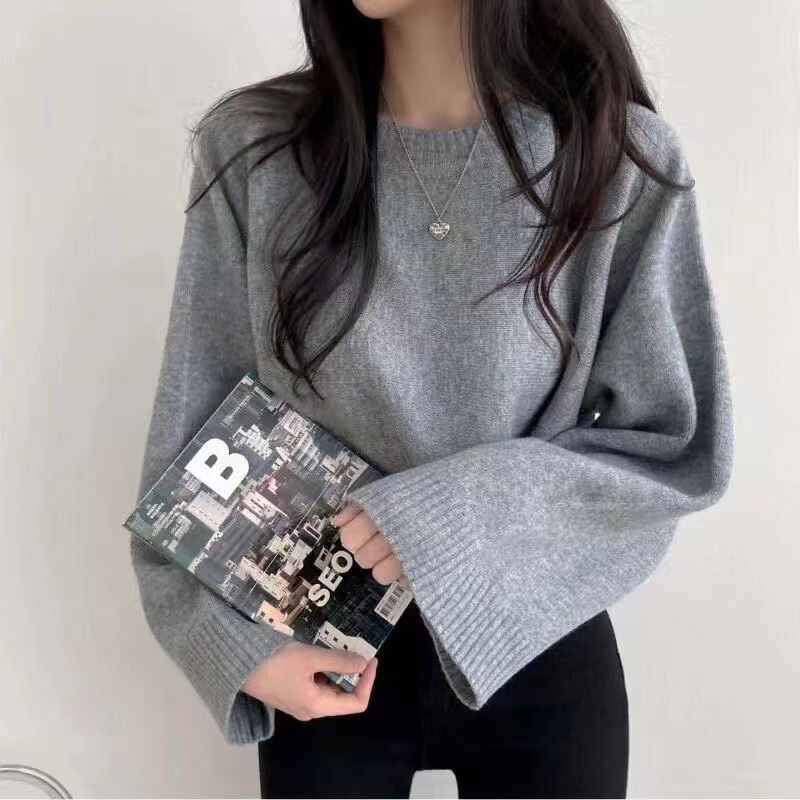 Autumn and Winter Lazy Style Sweater for Women, Chic Loose Fit, Petite Short Style, Long-Sleeved Top, Round Neck Pullover, Blue Knitwear