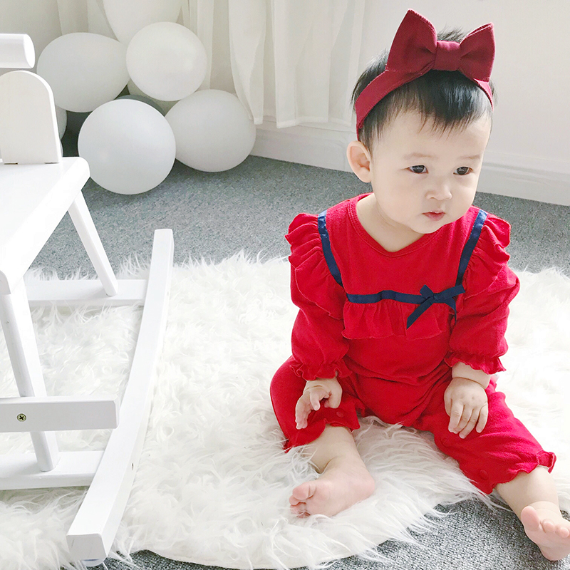 Bé onesies mùa xuân và mùa hè bông nam giới và phụ nữ bé công chúa lá sen ren quần áo trăng tròn trăm ngày rượu vang đỏ áo choàng