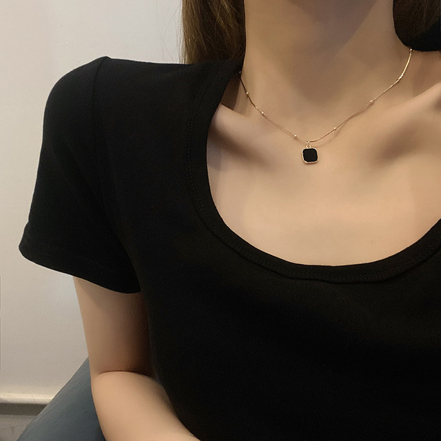 Black square pendant necklace 2022 new trendy light luxury simple niche design high-end collarbone chain all-match