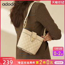 Half slope adodo one shoulder underarm bag Women summer 2021 New Tide diamond white leather chain crossbody bucket bag