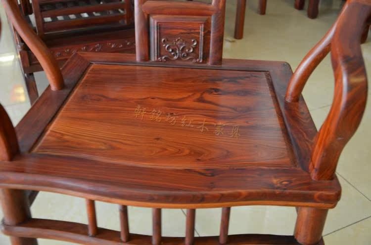 Gỗ rắn mới chạm khắc cung điện Elm phòng khách sofa bàn cà phê 3 mảnh đặt Trung Quốc Taishi ghế cổ đồ nội thất - Bộ đồ nội thất mẫu giường gỗ đẹp