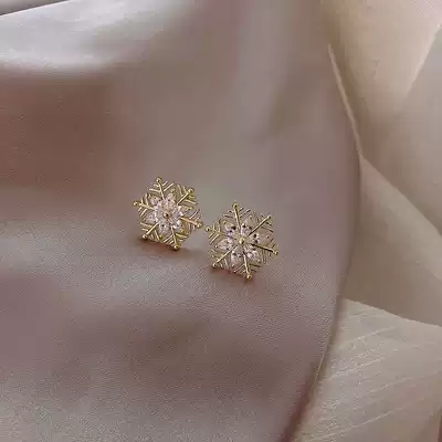 Korean senior niche design sense snowflake earrings female 2021 new fashion temperament earrings Net red earrings