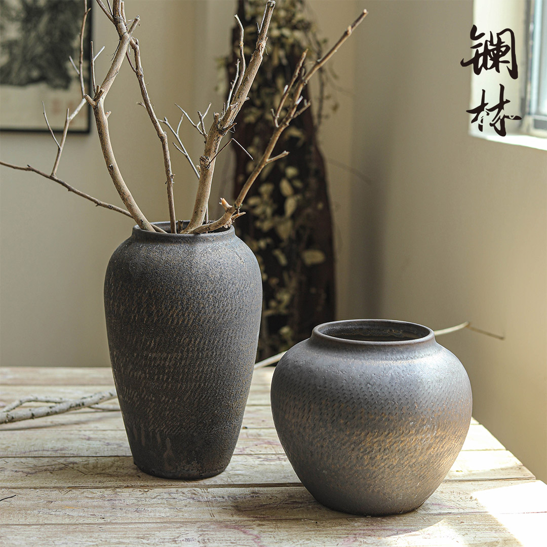 Retro nostalgia manual artistic ceramic vase coarse pottery flowerpot simulation dried flowers, green plant sitting room adornment is placed