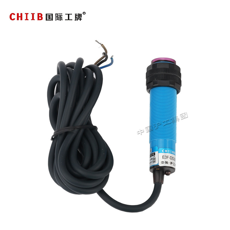 China Shanghai Engineering Class A E3F-DS15C4 M18NPN DC 3-wire normally open diffuse reflection photoelectric switch